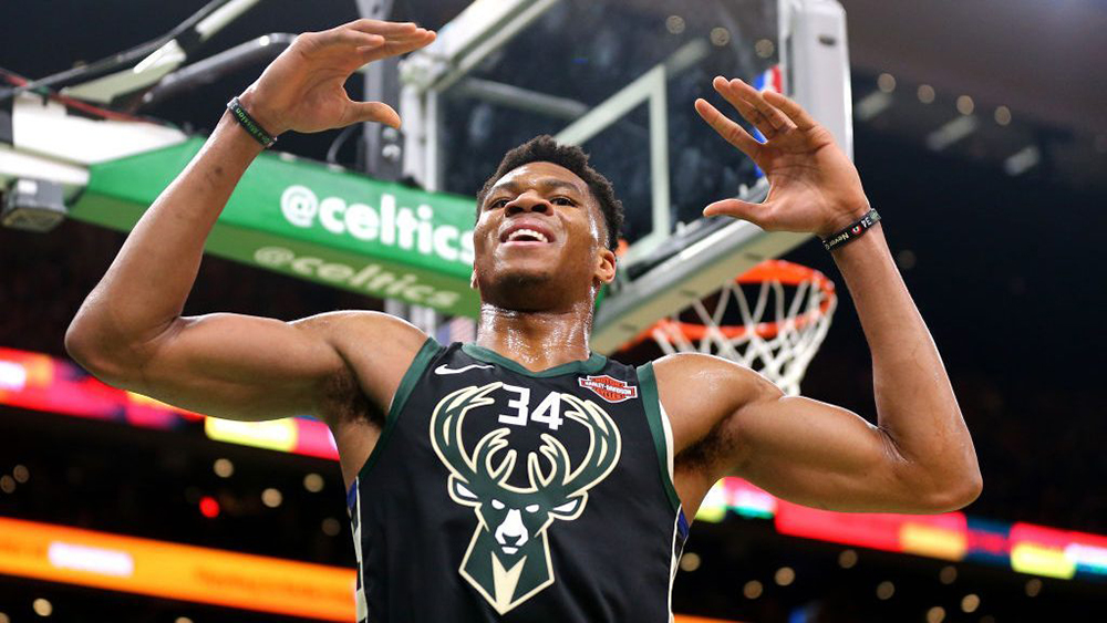 Giải mã Milwaukee Bucks: Cơ bắp của Giannis, tay ném của Brook-Lo và bộ óc thiên tài của HLV Budenholzer Giải mã Milwaukee Bucks: Cơ bắp của Giannis, tay ném của Brook-Lo và bộ óc thiên tài của HLV Budenholzer