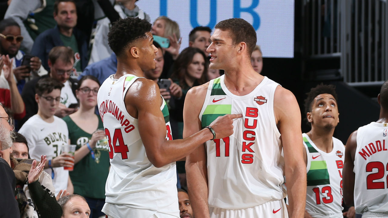 Giải mã Milwaukee Bucks: Cơ bắp của Giannis, tay ném của Brook-Lo và bộ óc thiên tài của HLV Budenholzer Giải mã Milwaukee Bucks: Cơ bắp của Giannis, tay ném của Brook-Lo và bộ óc thiên tài của HLV Budenholzer