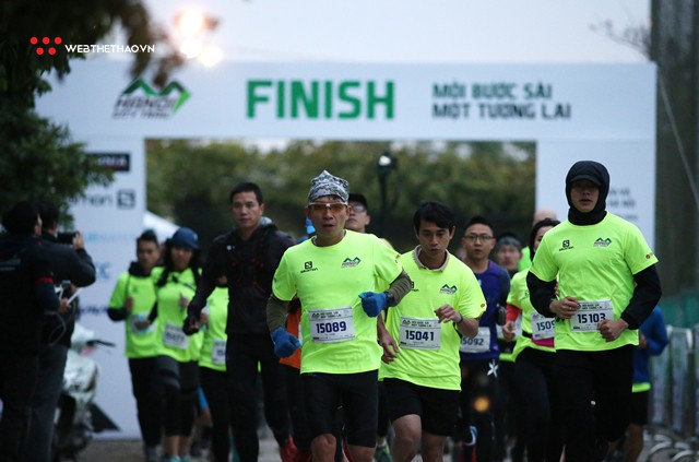 Runner 3 miền bất chấp thời tiết chạy 2019 km chào năm mới Runner 3 miền bất chấp thời tiết chạy 2019 km chào năm mới
