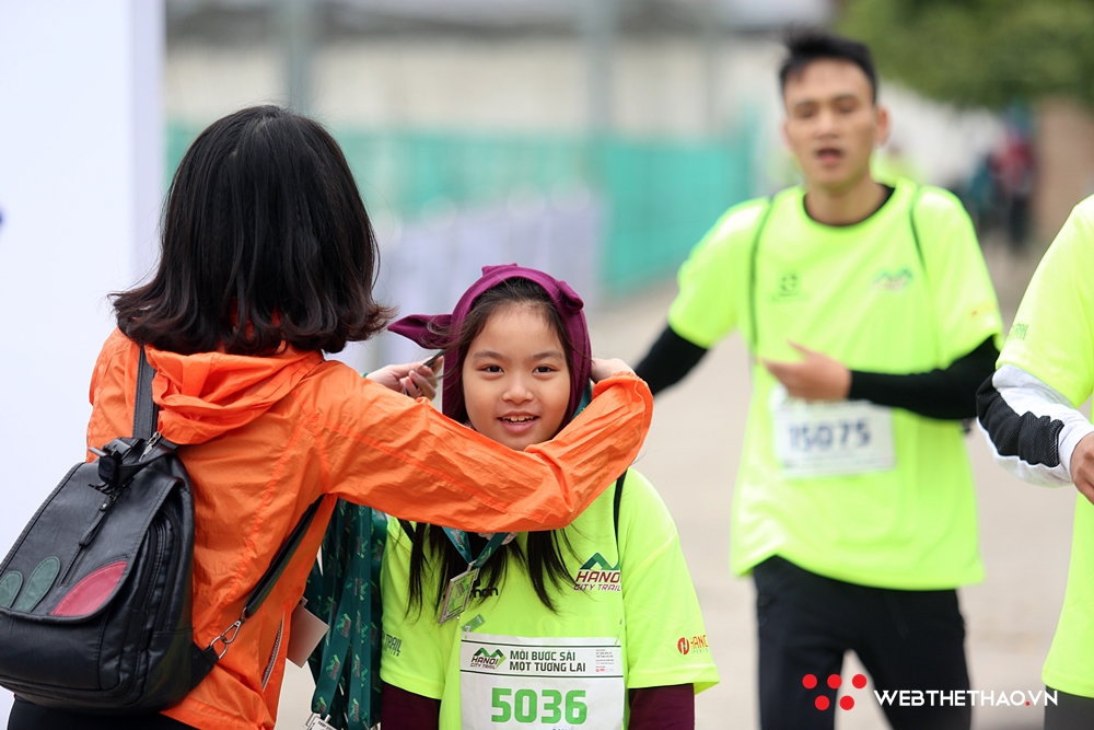Khâm phục tinh thần máu lửa của những Runner nhí tại Hanoi City Trail