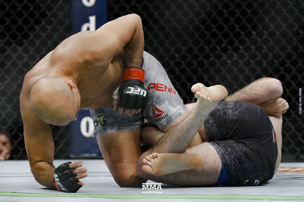 Thua đau, BJ Penn vẫn kiếm tiền gấp 5 lần người thắng cuộc Ryan Hall