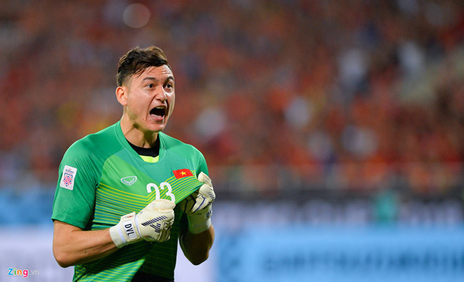Tin bóng đá Việt Nam chiều 2/1: ĐTVN được tâng bốc ở Asian Cup, Văn Lâm muốn ra nước ngoài, Văn Toàn trở lại