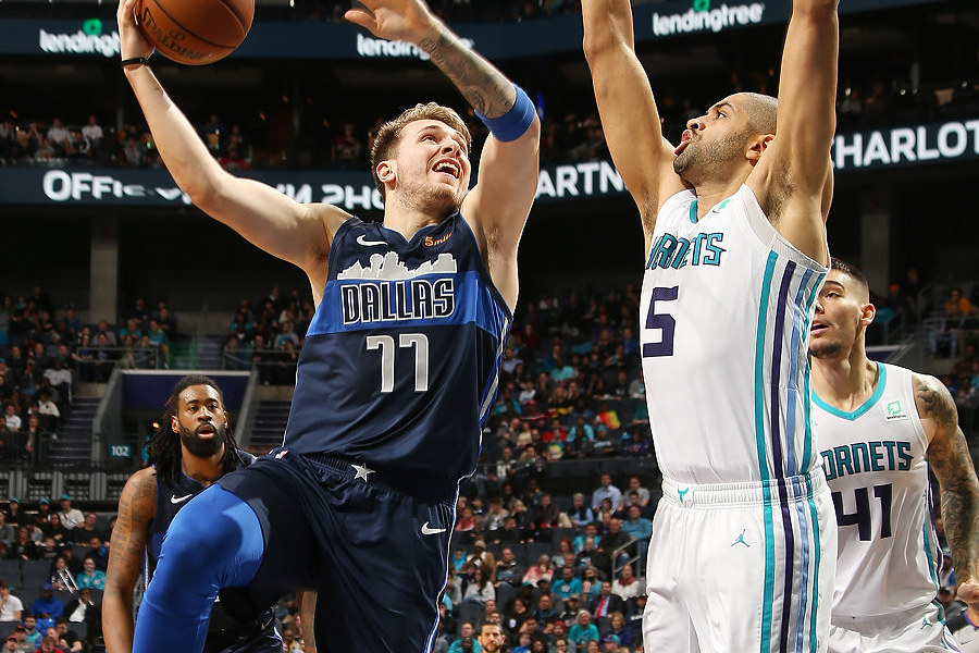 "Cậu bé vàng" Luka Doncic tiếp tục giúp Dallas Mavericks hủy diệt đối thủ với trận thắng kỷ lục