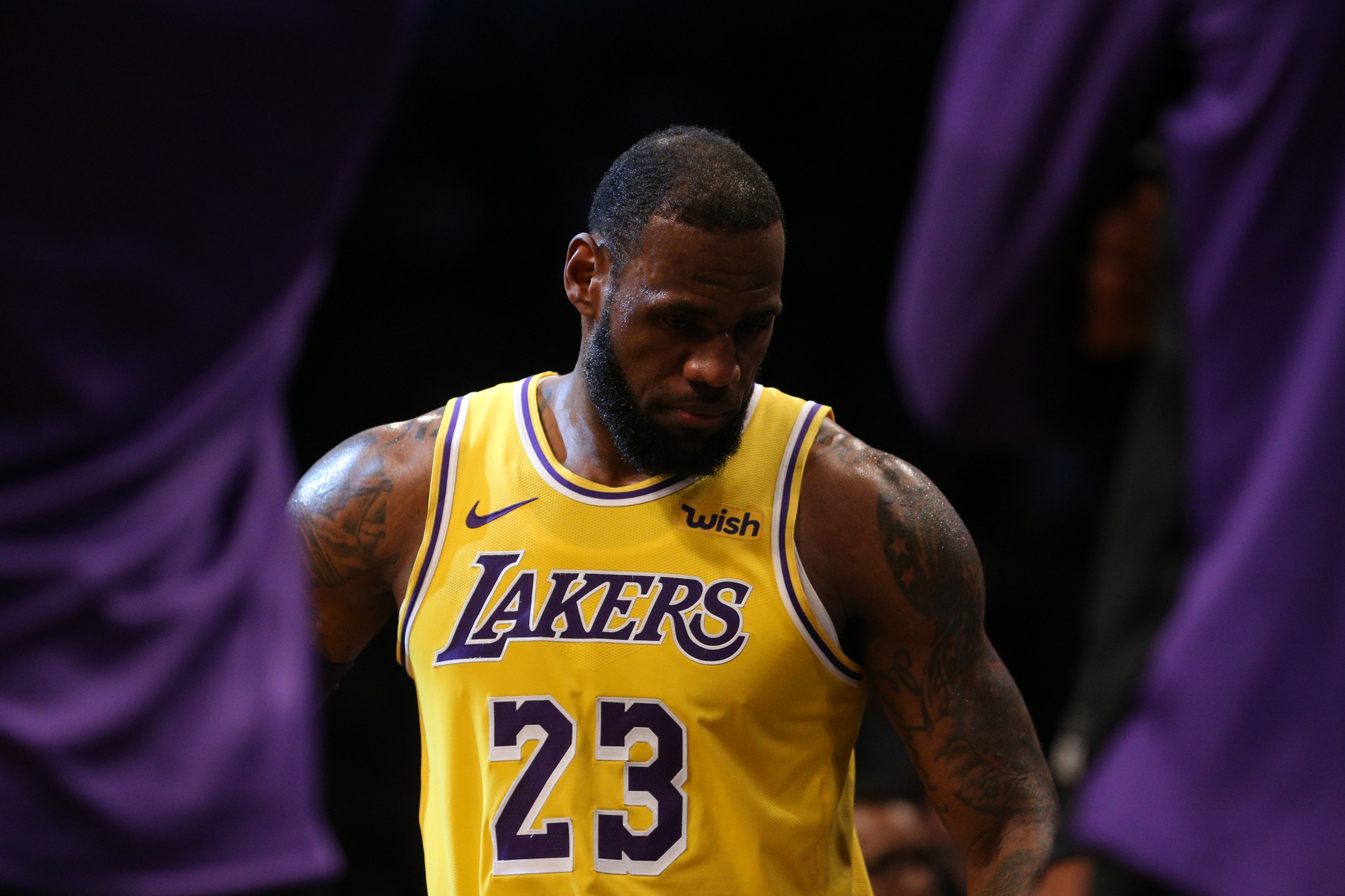 HLV New York Knicks cầu cứu LeBron James đến "thông não" cho tân binh