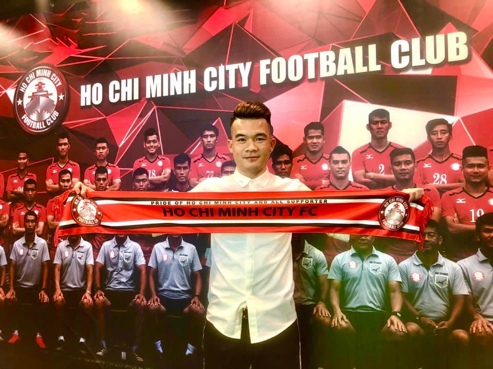 Không phải SLNA, Ngô Hoàng Thịnh chọn đội bóng của “đàn anh” Hữu Thắng để đầu quân