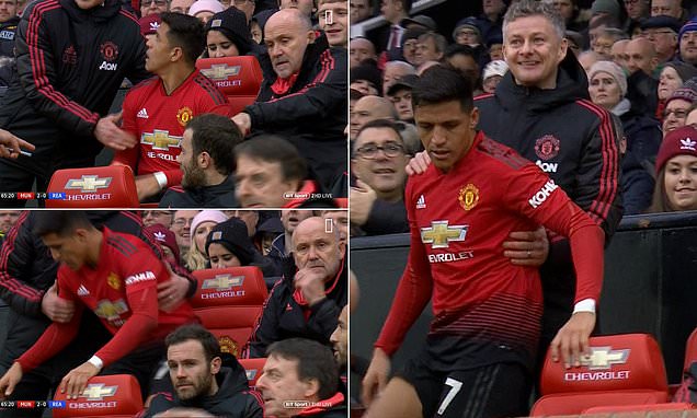 Hài hước: HLV Solskjaer bị Sanchez "cướp ghế" trong ngày đi vào lịch sử Man Utd