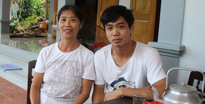 Mẹ Công Phượng tiết lộ điều bất ngờ trước khi con trai ghi bàn vào lưới Iraq