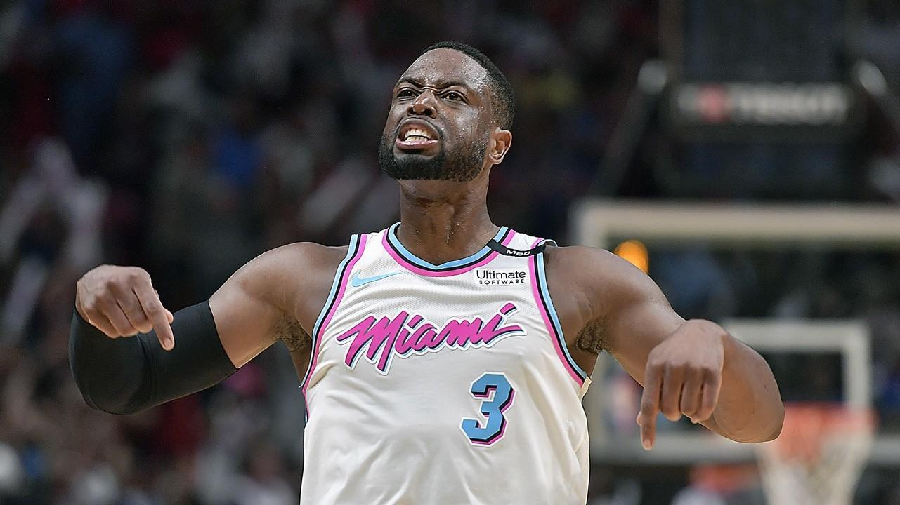 Wade sánh vai Lebron và Jordan, trở thành cầu thủ thứ 3 trong lịch sử đạt cột mốc ném 3 ấn tượng