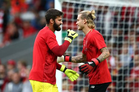 Alisson nói gì về những sai lầm "chết người" của Karius trong màu áo Liverpool?