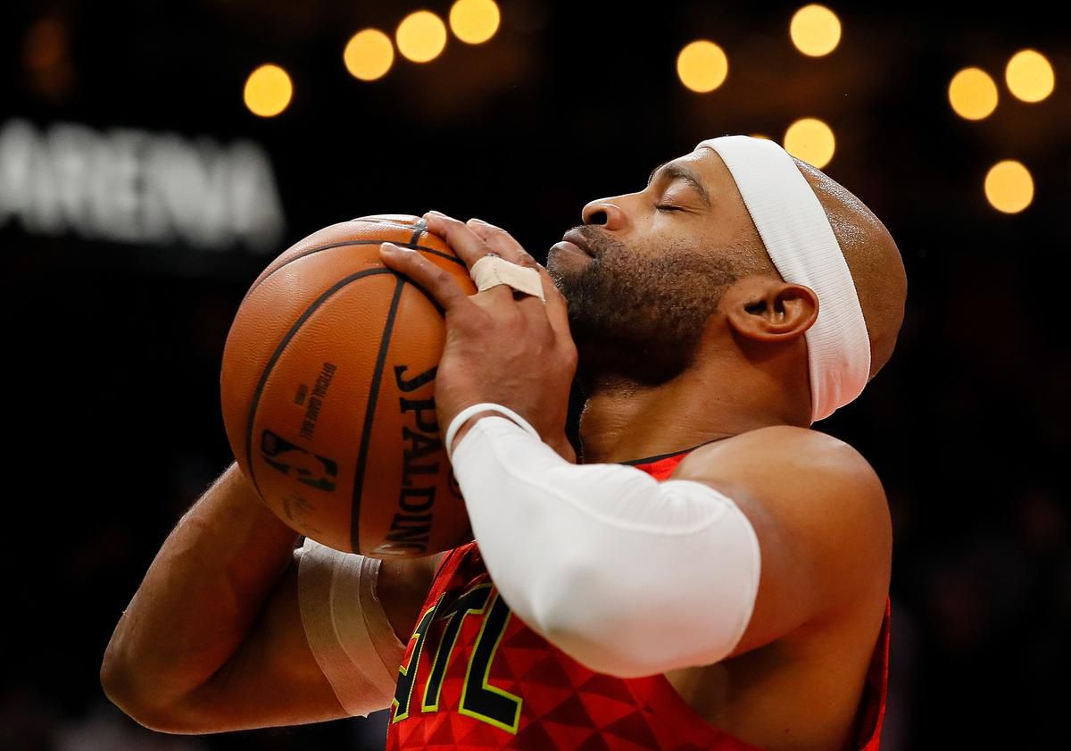Từ thánh dunk đến đàn anh tận tụy, hào quang Vince Carter vẫn sáng mãi trong lòng fan