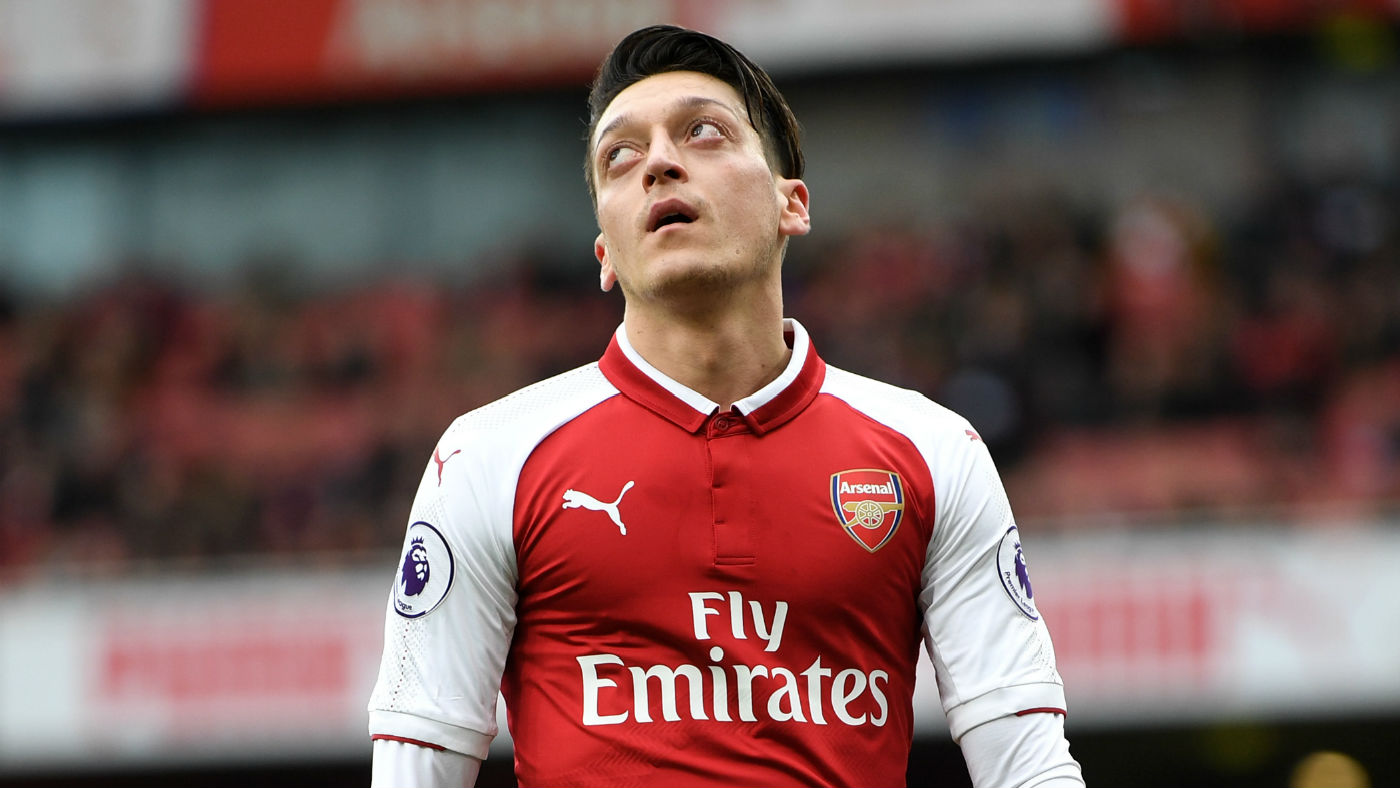 Tiết lộ lí do Mesut Ozil vắng mặt trong trận đấu với West Ham