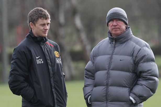 Ngay trước đại chiến Tottenham, Sir Alex làm điều bất ngờ khi ghé thăm sân tập MU