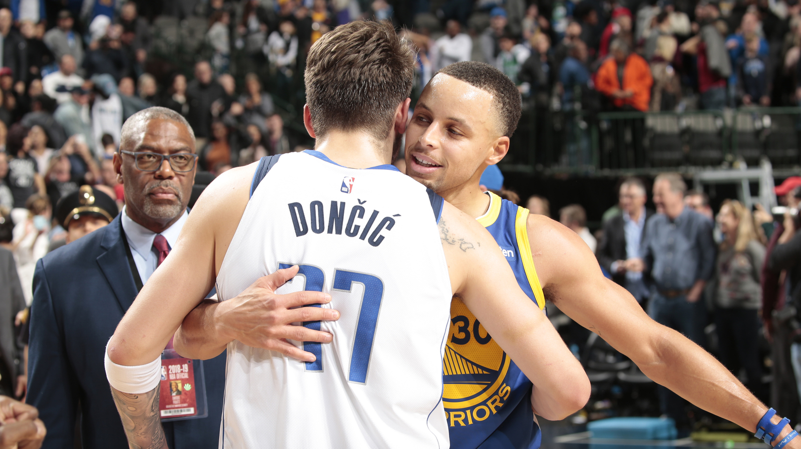 Stephen Curry cho tân binh Luka Doncic thấy thế nào mới là đẳng cấp siêu sao tại NBA