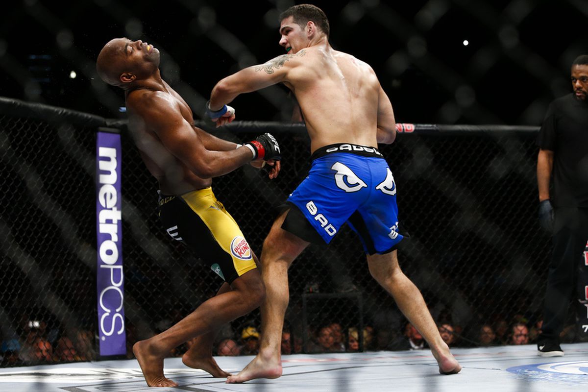 Adesanya sẽ chơi đôi công với huyền thoại Anderson Silva?