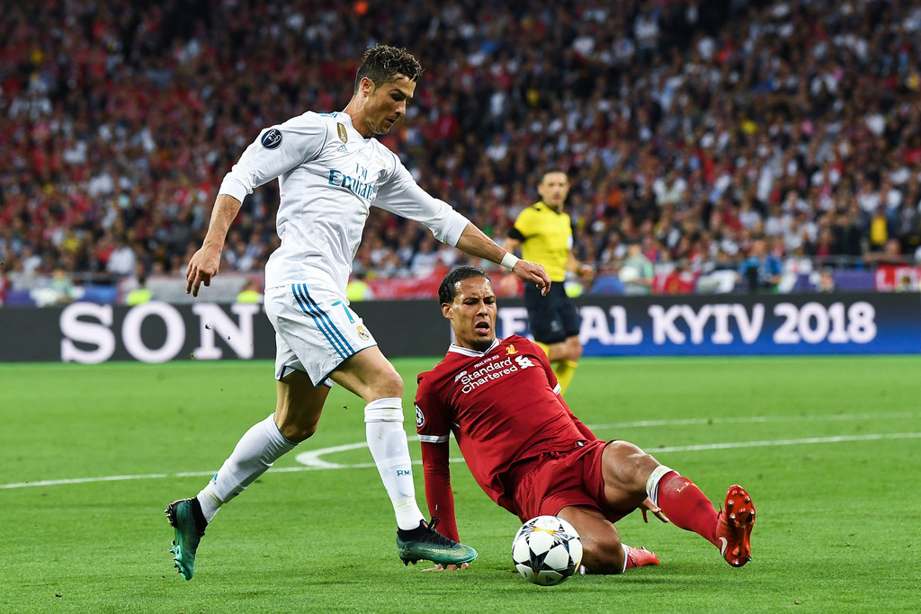 Vua giành cúp Cristiano Ronaldo và kỷ lục ghi bàn kinh ngạc khi Juventus đụng độ Milan