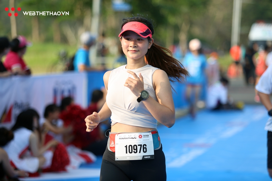Những bóng hồng xinh đẹp tỏa sáng tại HCMC Marathon 2019