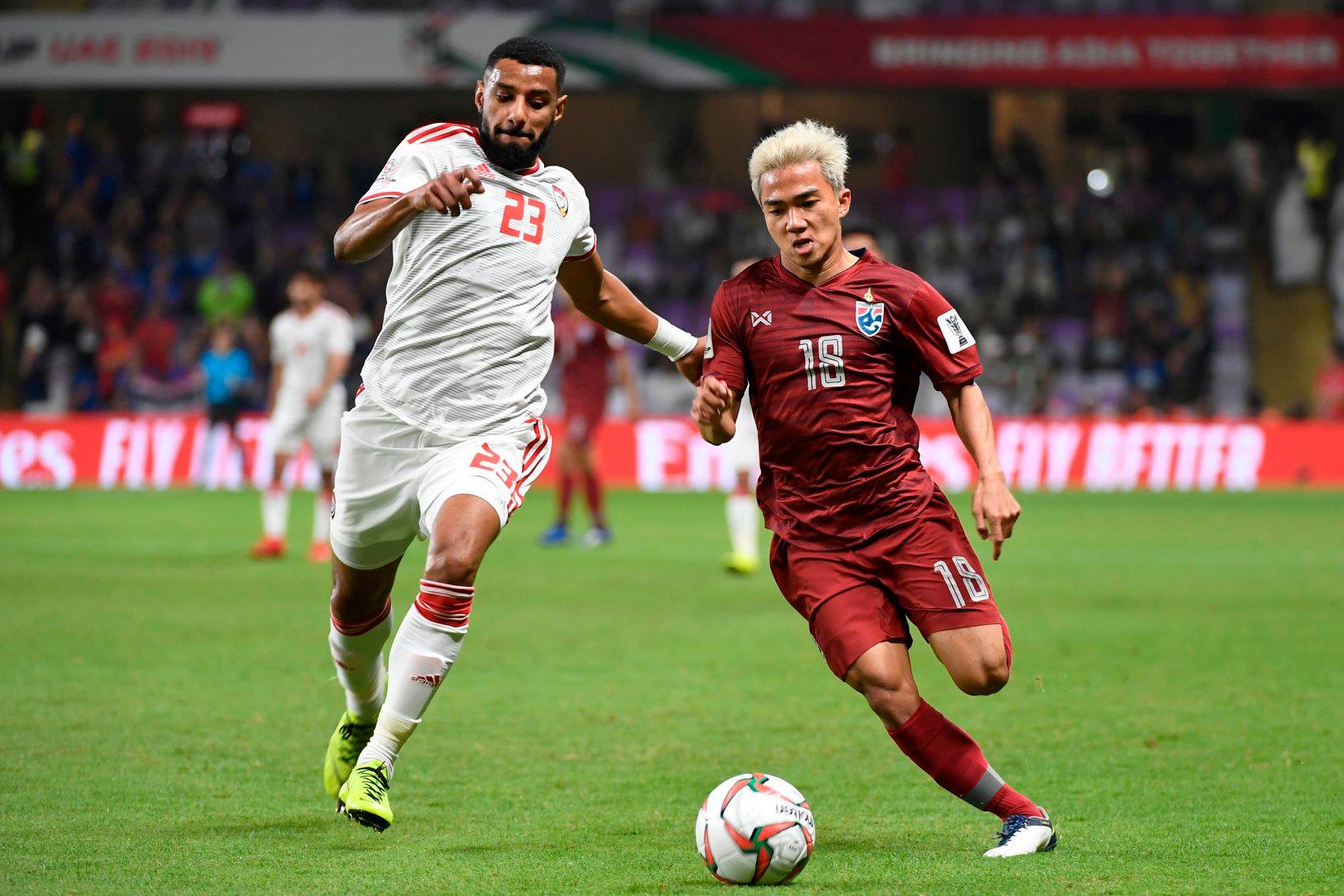 Thái Lan lần đầu tiên vượt qua vòng bảng Asian Cup