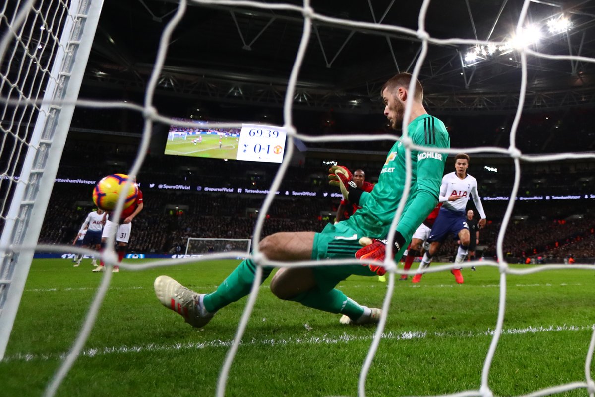 Khả năng cứu thua bằng chân của De Gea ngoạn mục thế nào?