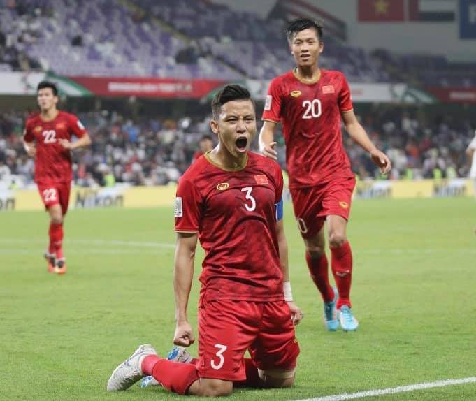 Tin bóng đá Việt Nam chiều 18/1: Việt Nam tăng lên hạng 102 Thế giới