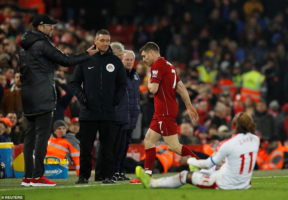 Liverpool lộ điểm yếu phòng thủ khi đối diện với tiền đạo của Palace mà Klopp khen hết lời