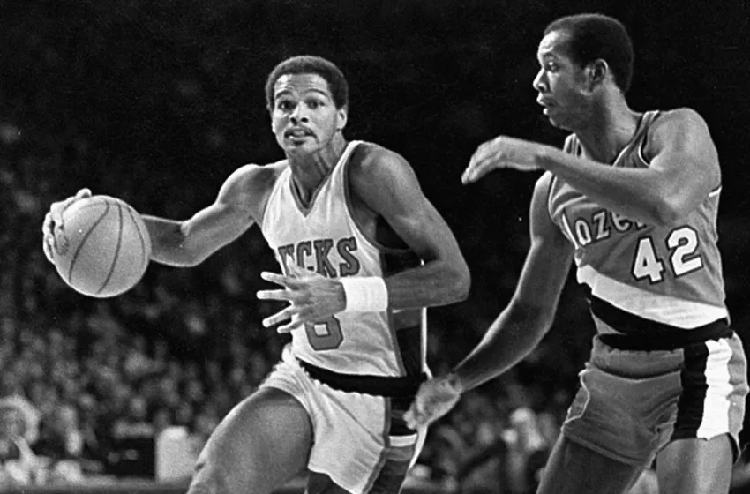 Thêm một huyền thoại được Milwaukee Bucks treo số áo