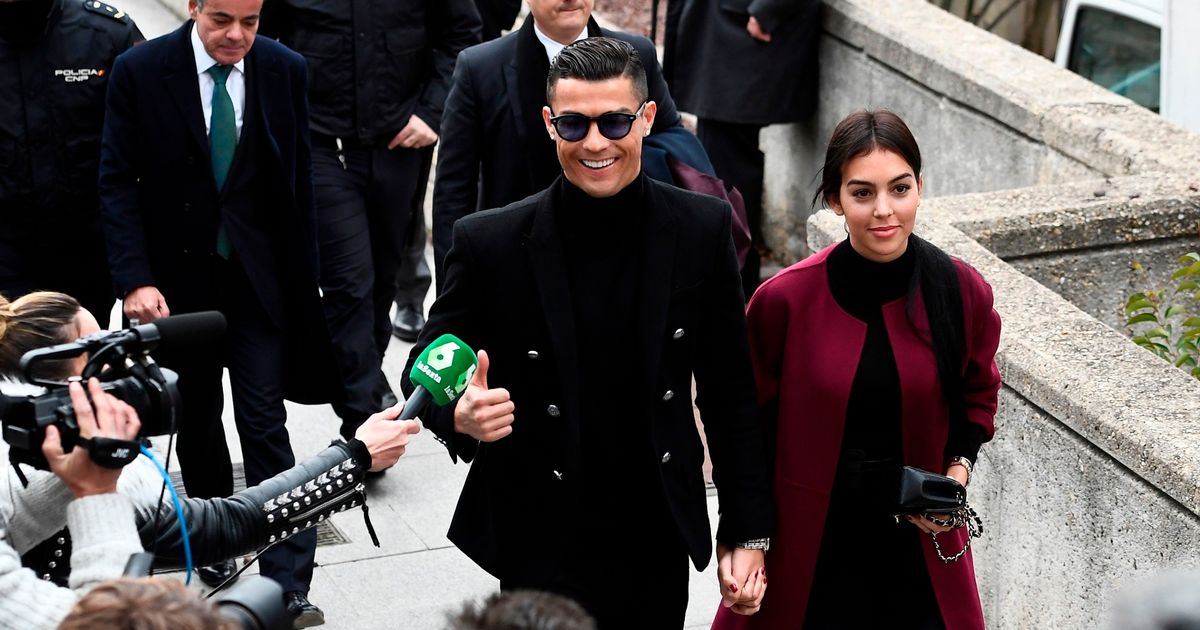 Ronaldo chấp nhận bản án 23 tháng tù treo và nộp phạt 18,8 triệu euro vì trốn thuế