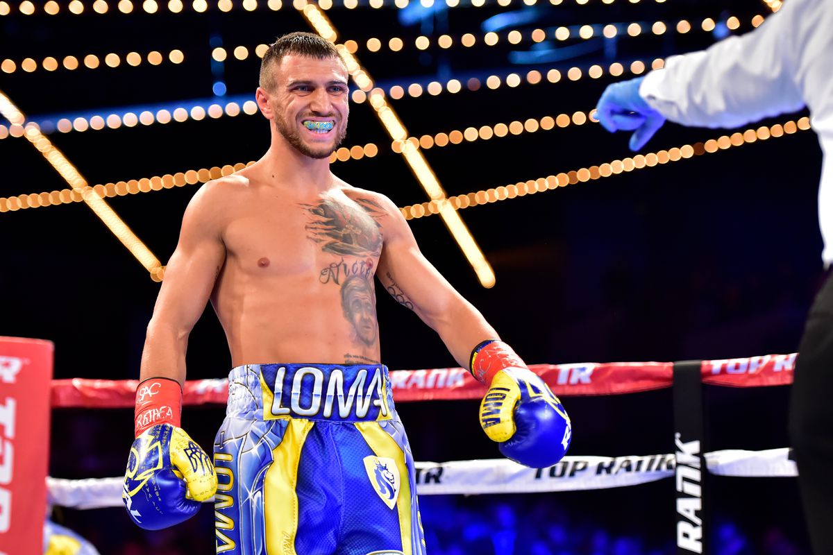 Floyd Mayweather Jr tin rằng Vasyl Lomachenko là trận đấu dễ hơn cho Mikey Garcia so với Errol Spence Jr
