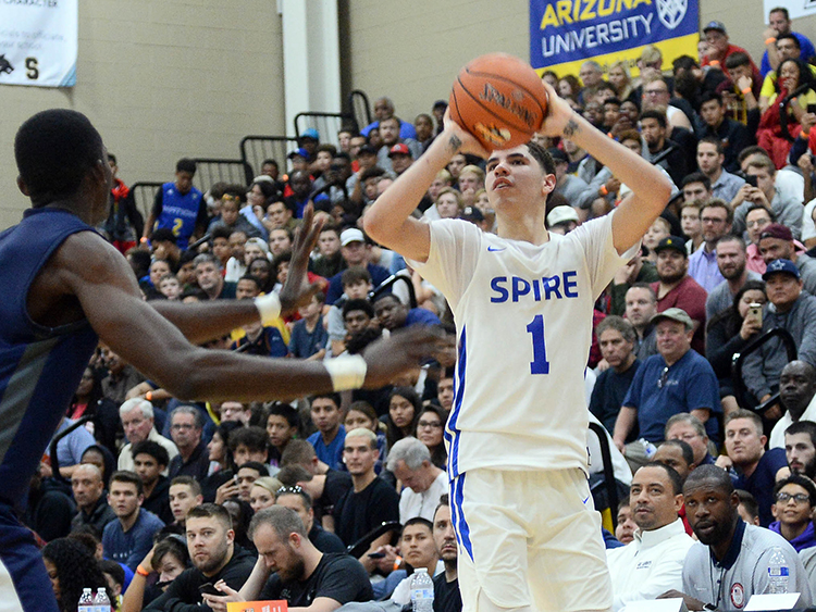 Đội ngũ chuyên gia tin rằng cậu út LaMelo Ball sẽ đặt chân vào NBA cùng Lonzo Ball trong 1 năm nữa Đội ngũ chuyên gia tin rằng cậu út LaMelo Ball sẽ đặt chân vào NBA cùng Lonzo Ball trong 1 năm nữa