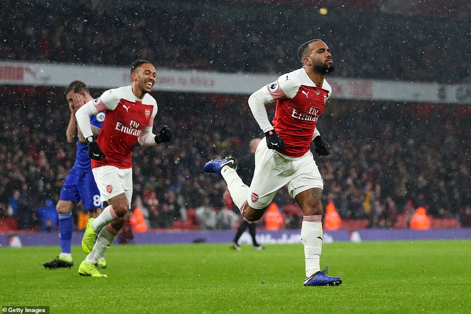 HLV Emery úp mở thương vụ Denis Suarez sau chiến thắng trước Cardiff