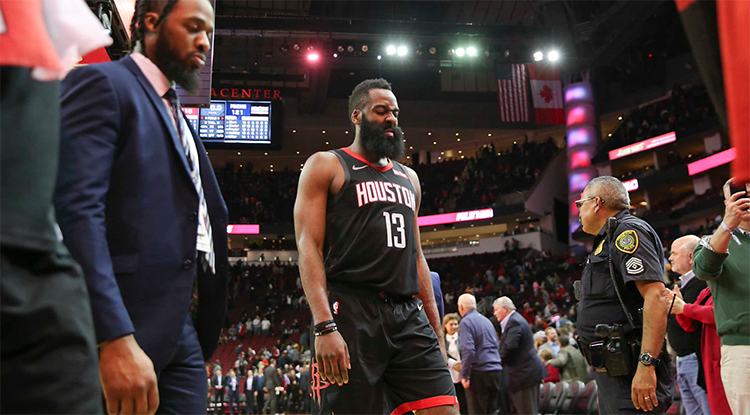 Phá kỷ lục như trở bàn tay, James Harden sánh vai cùng huyền thoại Michael Jordan với thành tích không tưởng