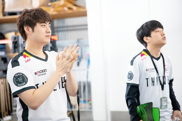 Bang: Tôi đến đây để trở thành người đi đường trên tốt nhất ở NA. Xin hãy tin tưởng vào tôi và chờ đợi. Bang: Tôi đến đây để trở thành người đi đường trên tốt nhất ở NA. Xin hãy tin tưởng vào tôi và chờ đợi.