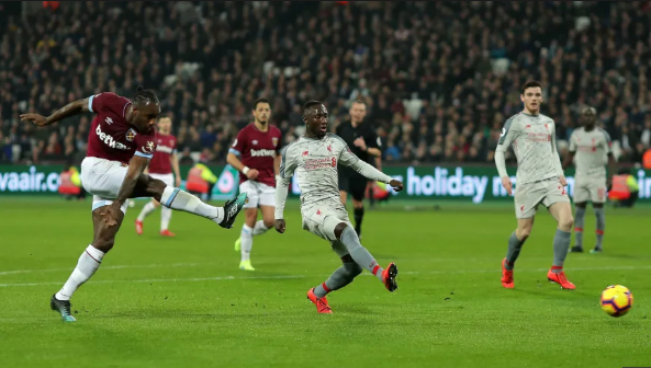 4 vấn đề khiến Liverpool lo ngại trong cuộc đua vô địch giải Ngoại hạng