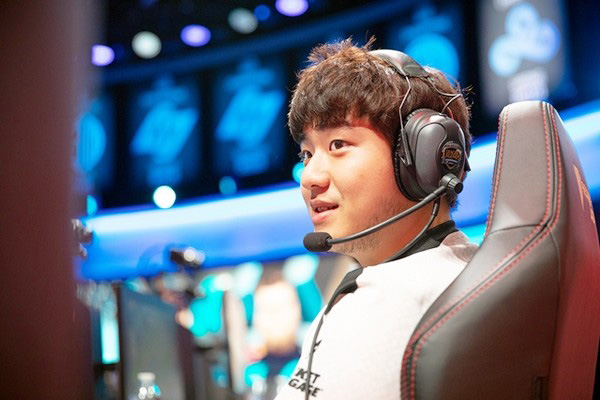Bang: "Tôi đến đây để trở thành người đi đường trên tốt nhất ở NA. Xin hãy tin tưởng vào tôi và chờ đợi."