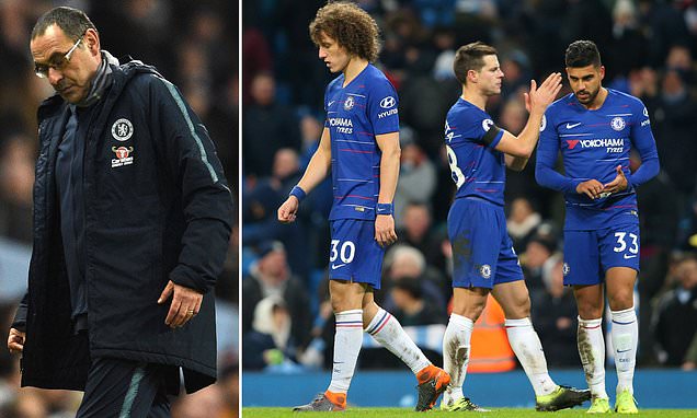 Thói quen khó bỏ của Sarri khiến học trò "nóng mắt", liệu Chelsea có sa thải HLV?