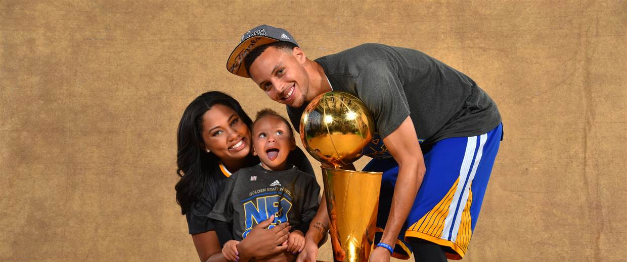 Bỏ hết tiền túi mua kính cho bạn gái ngày hẹn đầu tiên, ai cũng từng ngờ nghệch như Stephen Curry khi yêu Bỏ hết tiền túi mua kính cho bạn gái ngày hẹn đầu tiên, ai cũng từng ngờ nghệch như Stephen Curry khi yêu