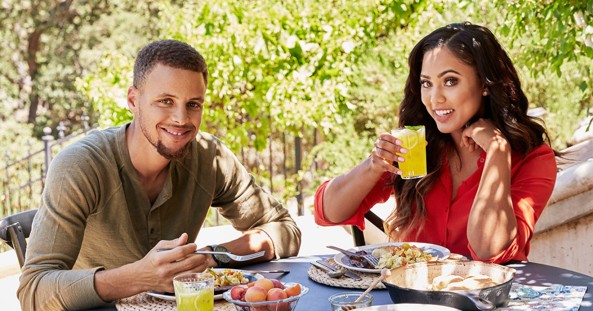 Bỏ hết tiền túi mua kính cho bạn gái ngày hẹn đầu tiên, ai cũng từng ngờ nghệch như Stephen Curry khi yêu Bỏ hết tiền túi mua kính cho bạn gái ngày hẹn đầu tiên, ai cũng từng ngờ nghệch như Stephen Curry khi yêu