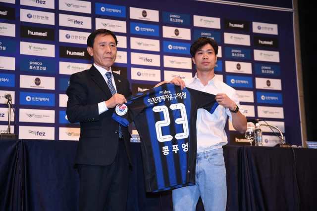 Chùm ảnh đầy chất "lễ tình nhân" gây ấn tượng mạnh trong ngày Công Phượng ra mắt Incheon United
