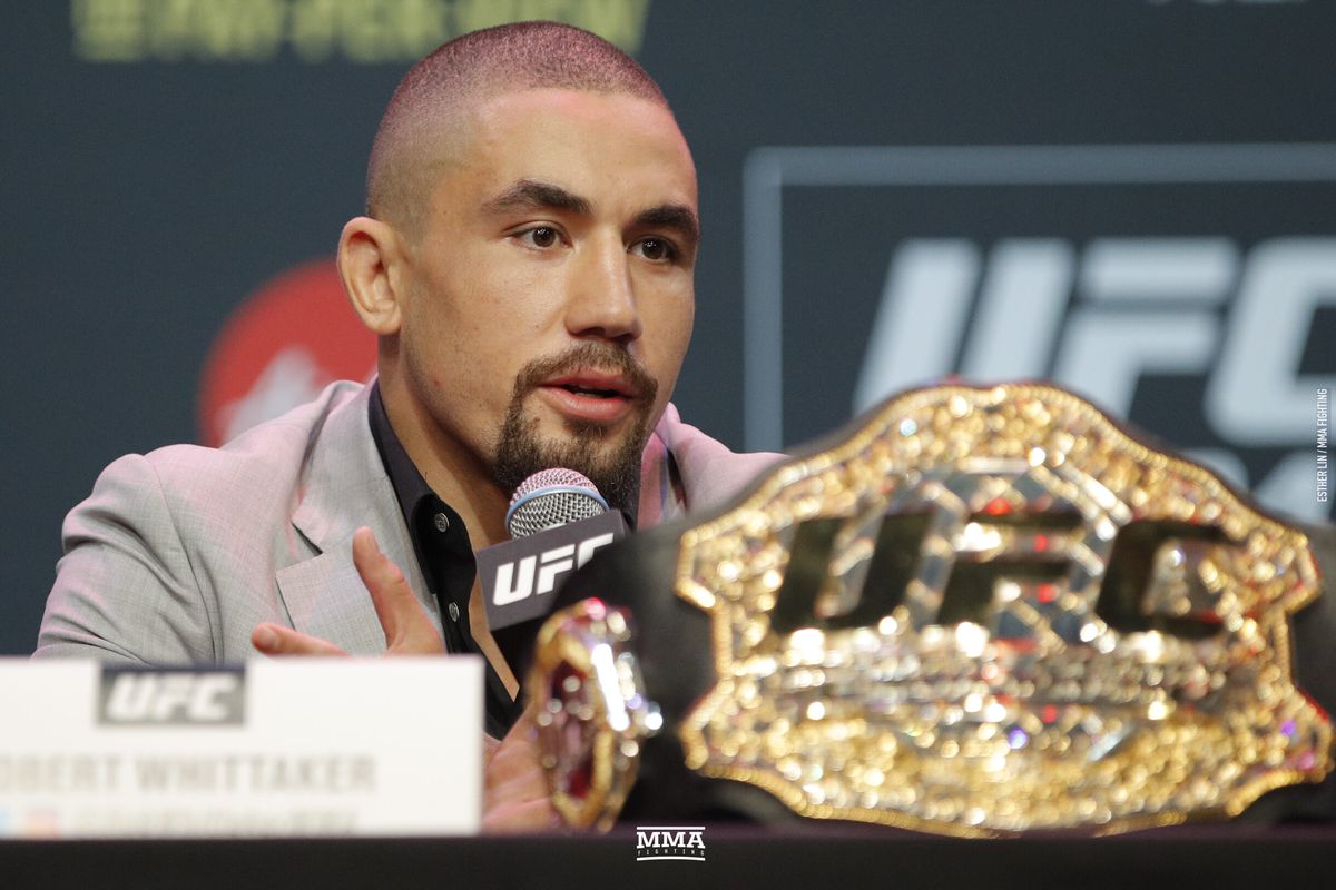 Sau ca mổ, Robert Whittaker khen Kelvin Gastelum... dễ thương