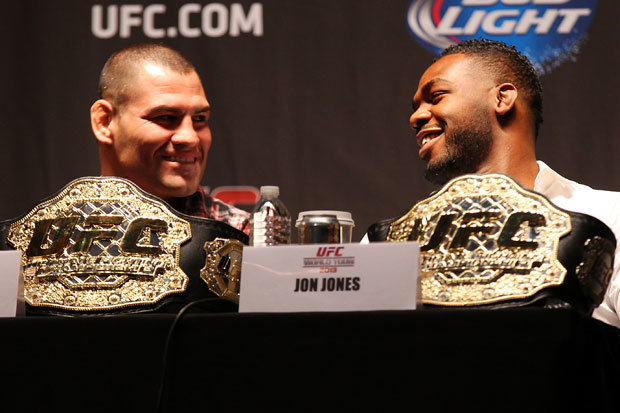 Jon Jones "nắn gân" Cain Velasquez về lời thách đấu