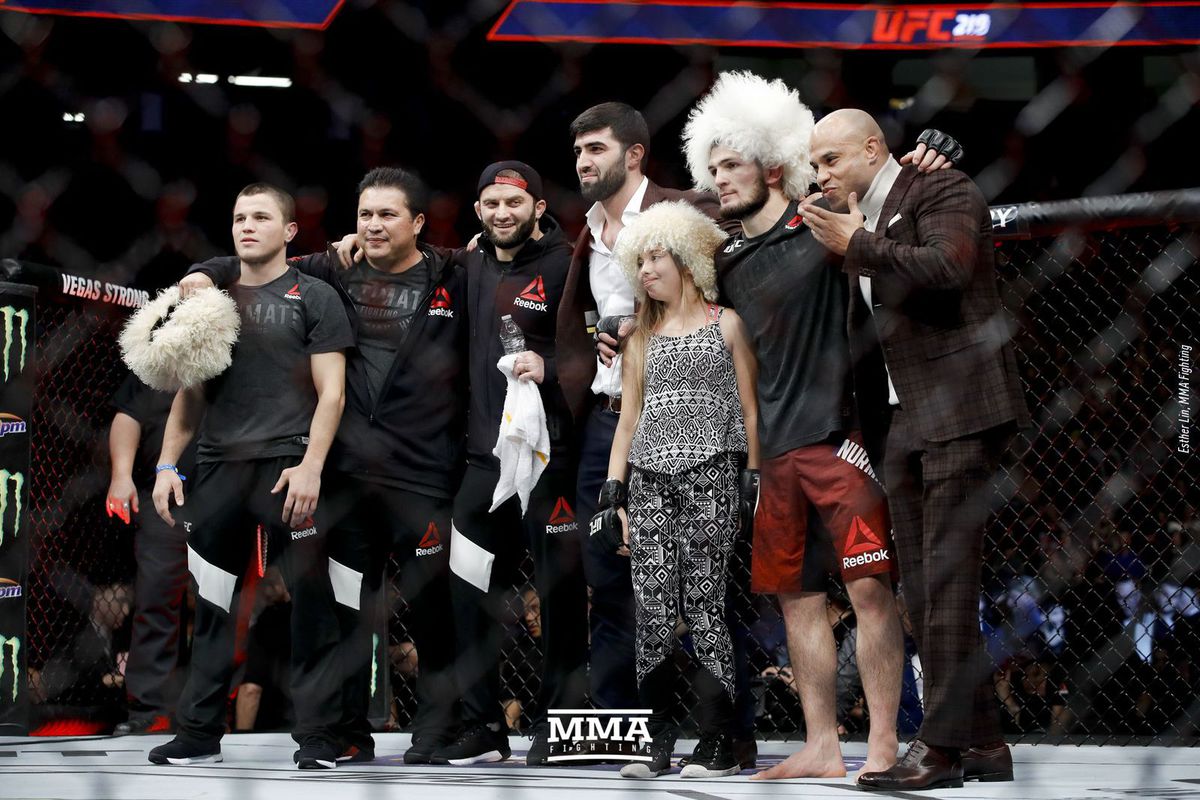 Khabib Nurmagomedov sẽ trả tiền phạt cho cả đội