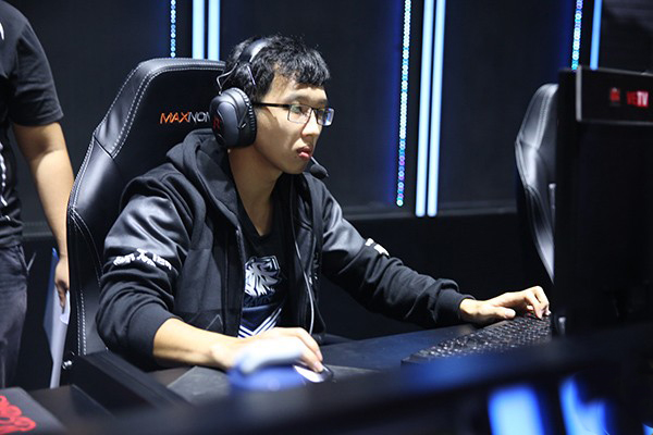 Warzone comeback VCS sau khi đứng ra bênh vực Optimus tố cáo Zeros