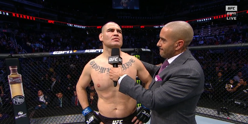 Cain Velasquez: Tôi tự ngã vì chấn thương, không phải knock down
