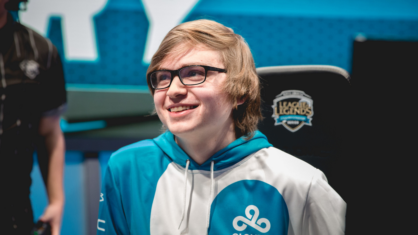 HÀI HƯỚC: Săn pentakill cho Sneaky, 3 thành viên của Cloud 9 mất mạng ngay trước bệ đá cổ