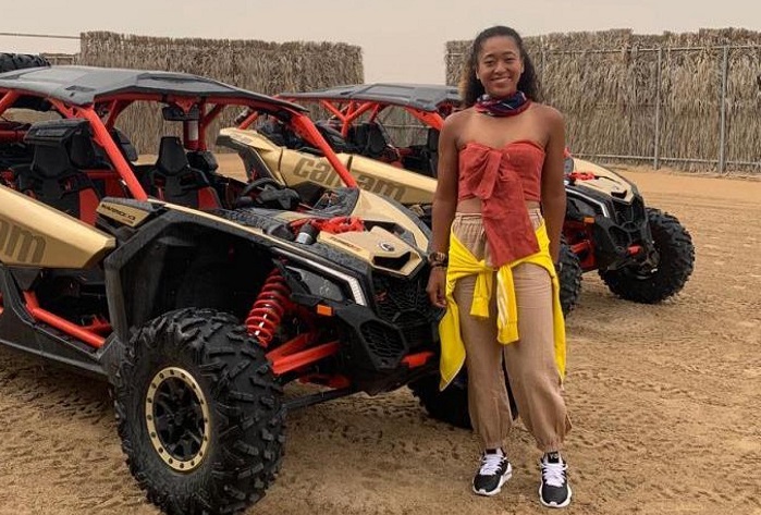 Naomi Osaka tận hưởng đam mê tốc độ trên sa mạc trước thềm Dubai Championship