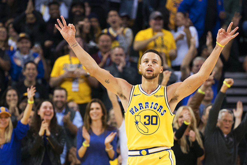 Góc mổ băng: Stephen Curry và những quả 3 điểm chí mạng mang tên "relocation-three"