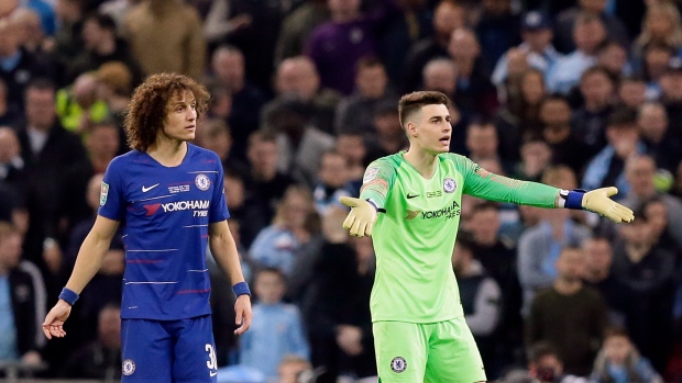 Chelsea đưa ra quyết định về vụ thủ môn Kepa "chống đối" HLV Sarri