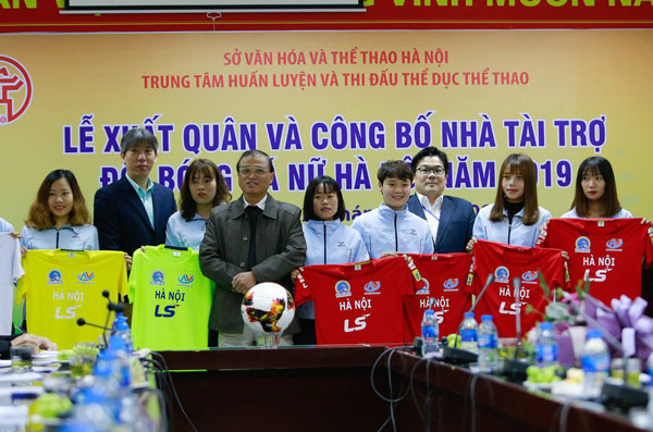Bóng đá nữ Hà Nội bất ngờ nhận tin vui trước mùa giải mới