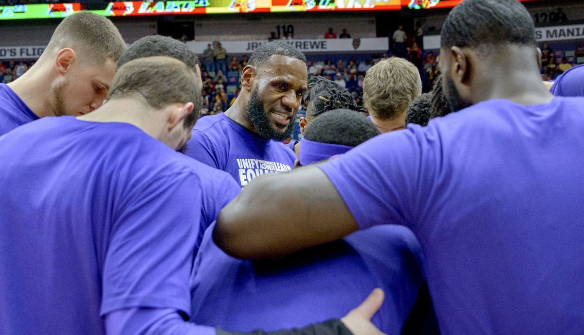 Nhân sự cấp cao NBA khẳng định LeBron James chính là người "giết chết" sự đoàn kết ở LA Lakers