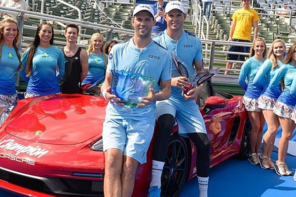 "Quái vật hai đầu" Bob và Mike Bryan thắng trận chung kết ATP xưa nay hiếm