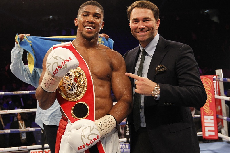 Hearn: "Tôi mà là Wilder, tôi sẽ tranh thủ kí hợp đồng thi đấu với Joshua càng sớm càng tốt!"